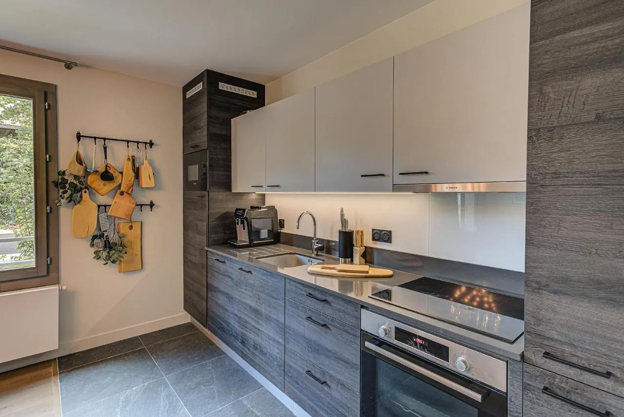 White Pearl A05 Modern Apartment Chamonix Alpes Travel Sleeps 4 To 6 0*,  프랑스