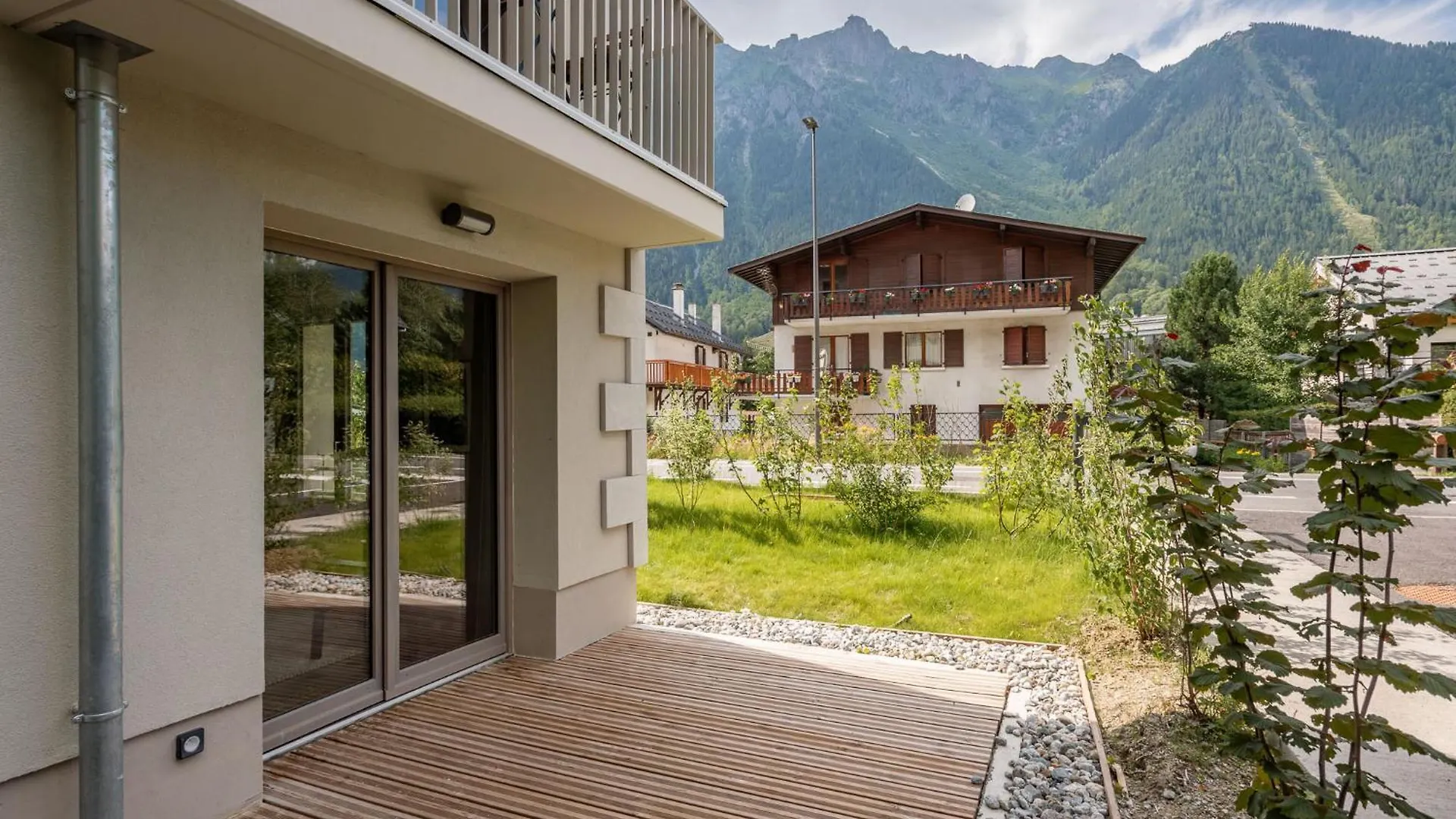 White Pearl A05 Modern Apartment Chamonix Alpes Travel Sleeps 4 To 6