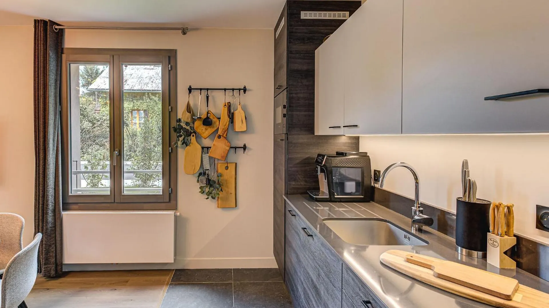 White Pearl A05 Modern Apartment Chamonix Alpes Travel Sleeps 4 To 6
