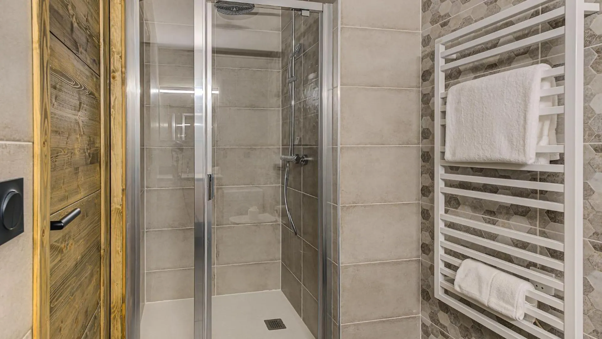 White Pearl A05 Modern Apartment Chamonix Alpes Travel Sleeps 4 To 6 0*,